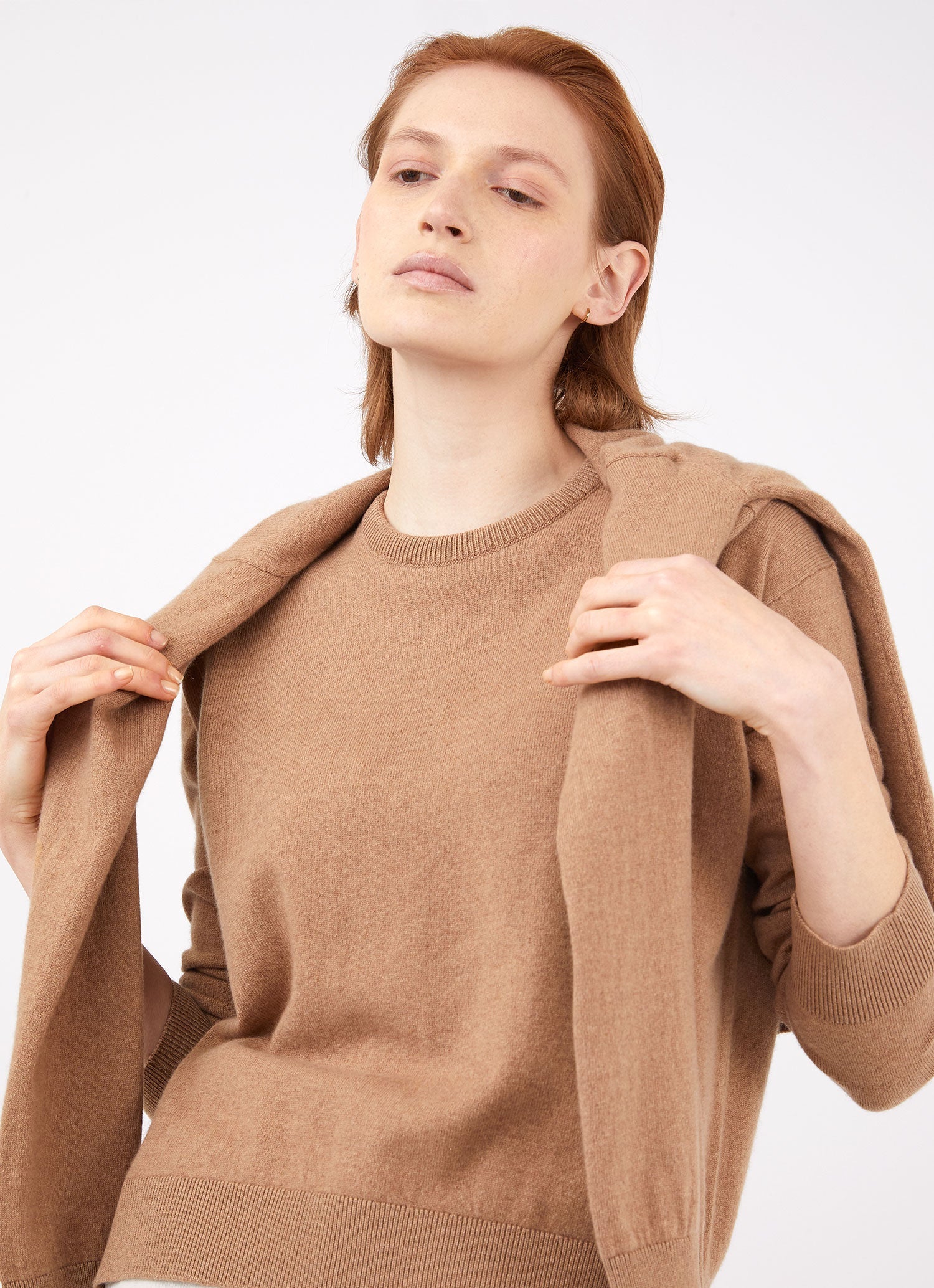 Women's Cashmere Crew Neck Jumper in Camel