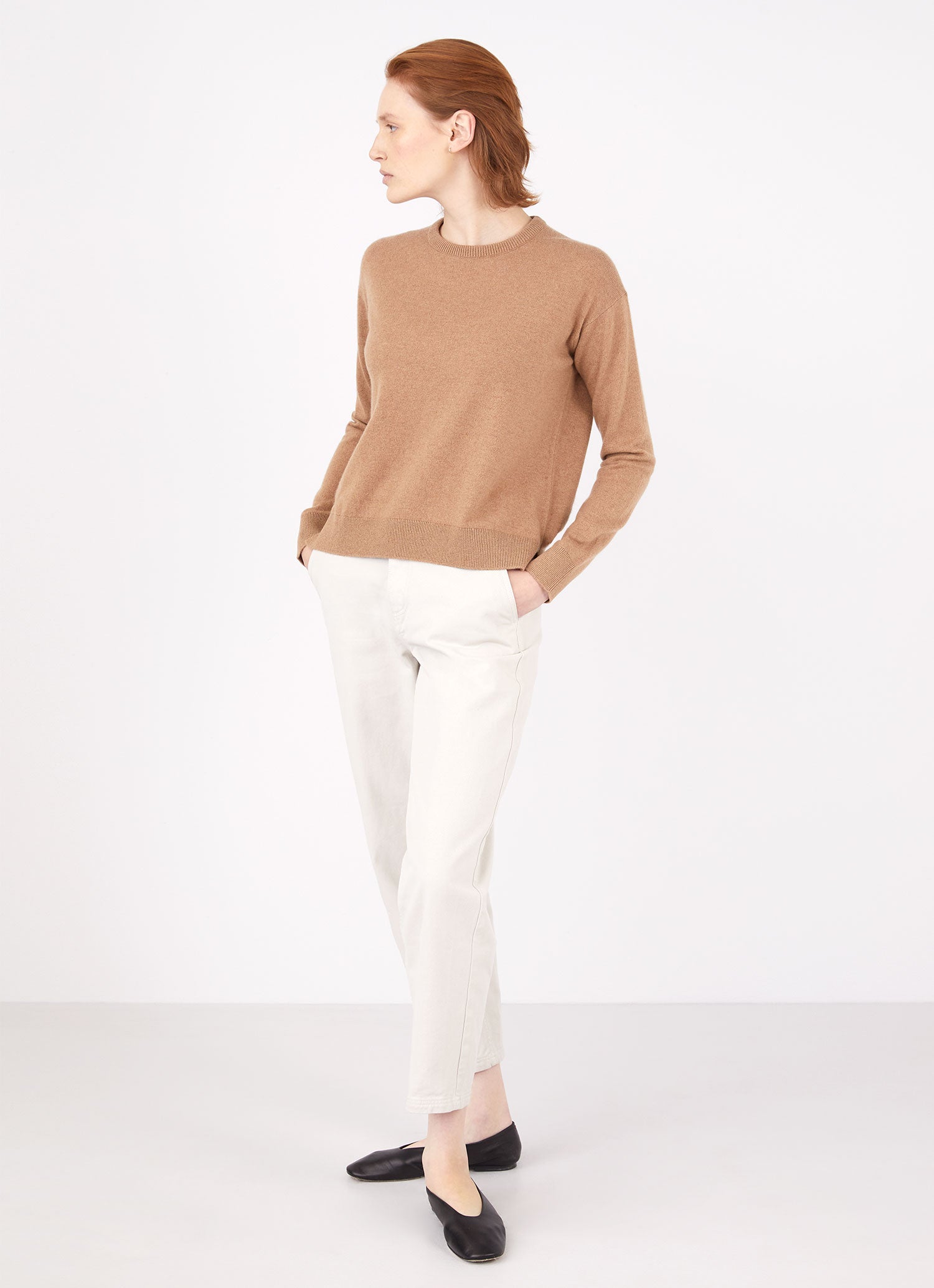 Women's Cashmere Crew Neck Jumper in Camel